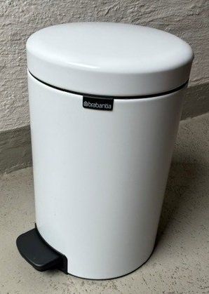 Brabantia Abfalleimer: Eimer weiss (neuwertig) – Gebraucht aus Küsnacht ZH von Battinger