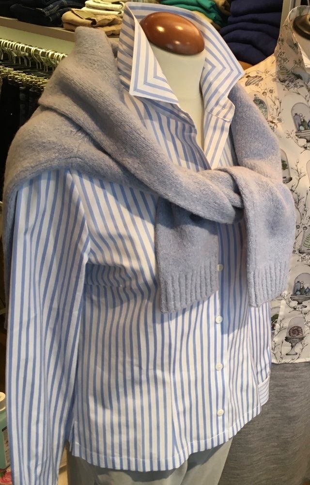 Max Mara Maglioni & Felpe: Max Mara Weekend LA Pullover GEO mit Alpaka hellblau Gr XL – Nuovo e nell'imballaggio originale da Zürich venduto da rar_b2y9 4