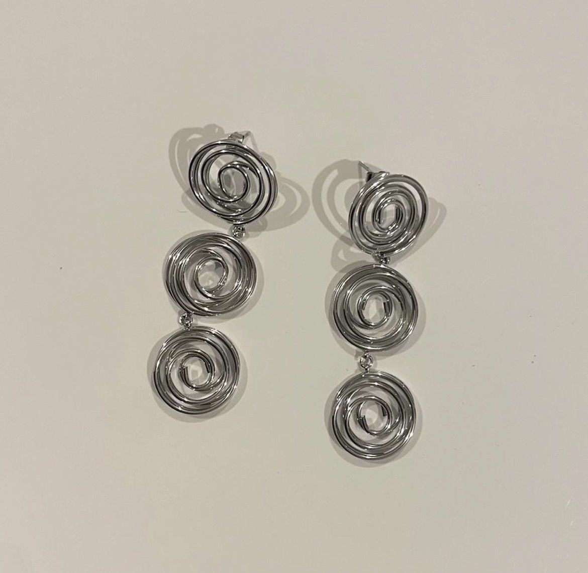 Orecchini pendenti & Orecchini a lobo: SILVER STAINLESS STEEL SPIRAL DROP EARRINGS – Nuovo (secondo la descrizione) da Genève venduto da toandfrom