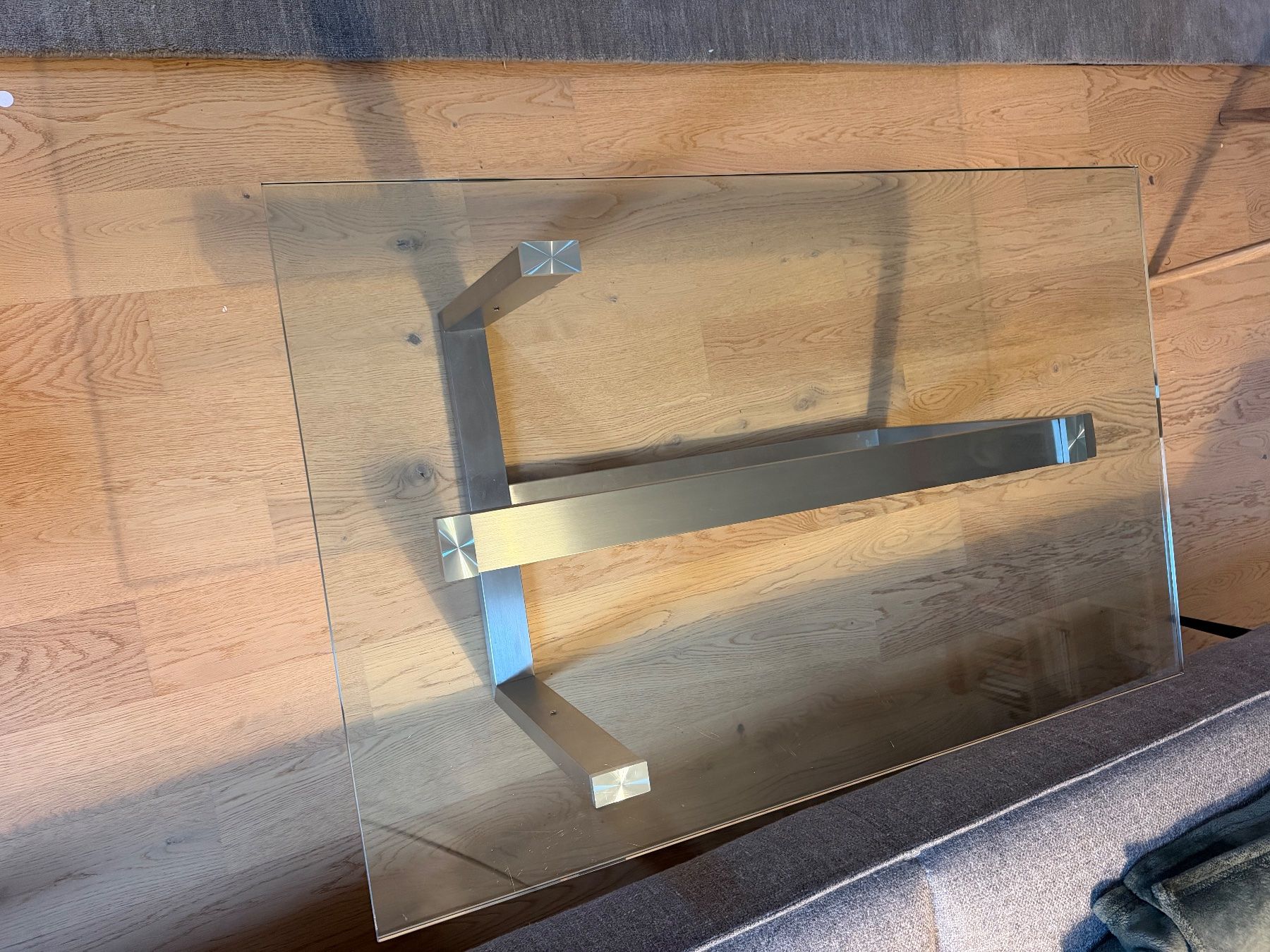 Tavoli: Glass couch table w elegant metal frame – Usato da Zug venduto da chr_trc2 2