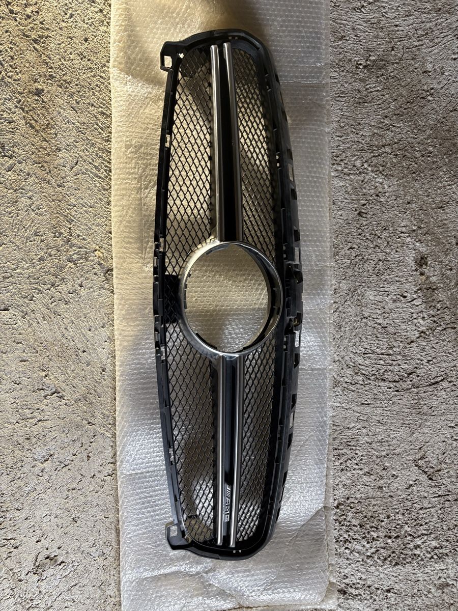 Mercedes-Benz Tutti pezzi di ricambio auto: Calandre Mercedes a45 amg – Usato da Lajoux JU venduto da EmGo32