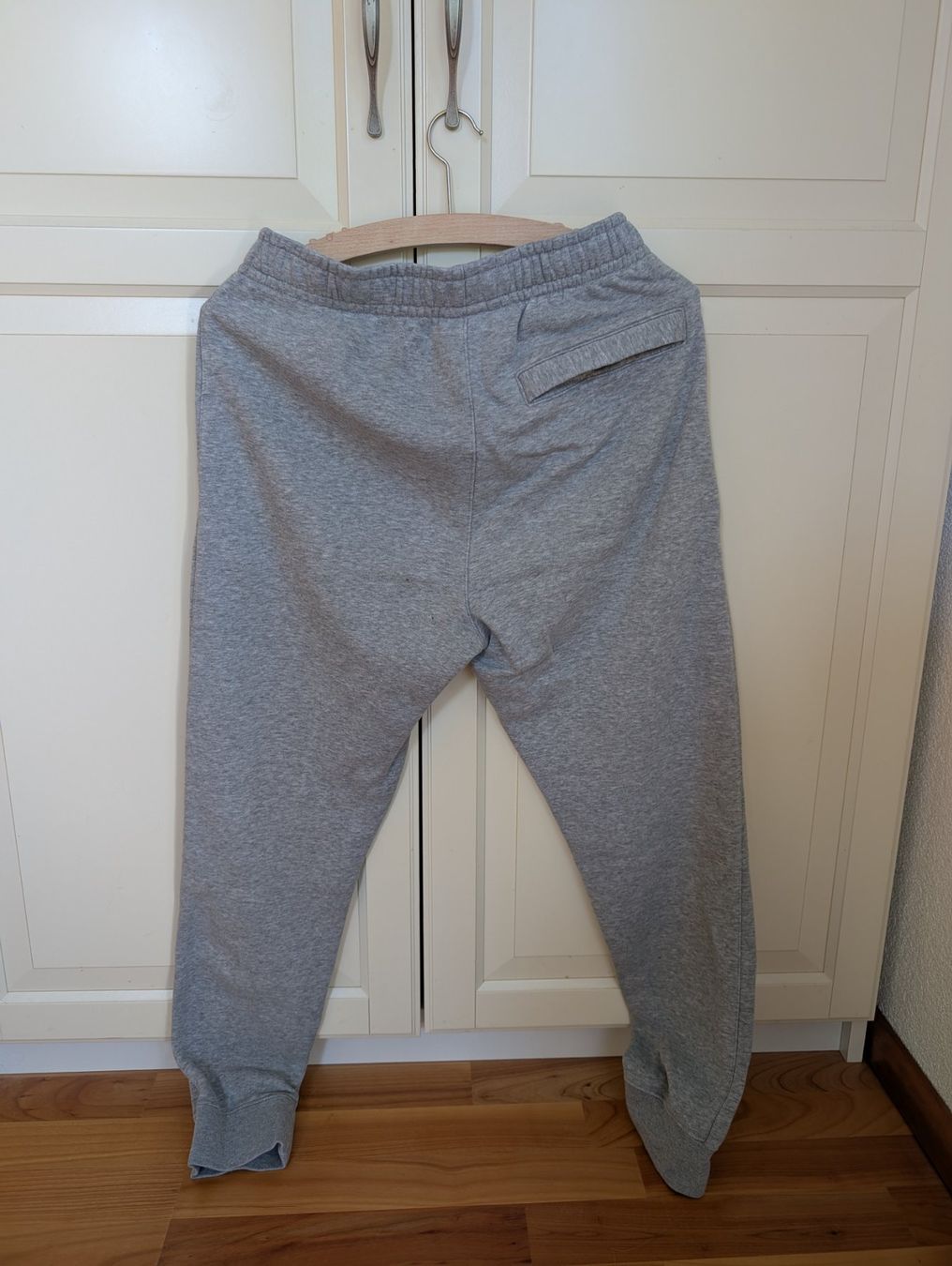 Nike Pantaloni: Trainerhose Nike – Usato da Bärschwil venduto da sch_p7g7 1