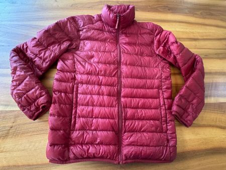 UNIQLO Daunenjacke Gr. M Rot für Damen — Kaltwetter-Heldin!