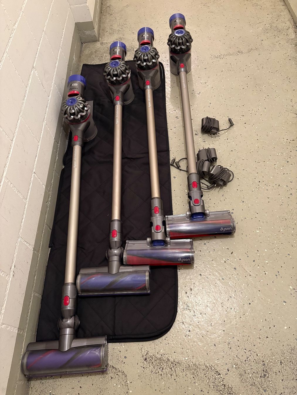 Dyson Aspirapolveri & Accessori: Dyson V8 absolut Handstaubsauger – Usato da Lausen venduto da sen_jm7c 4