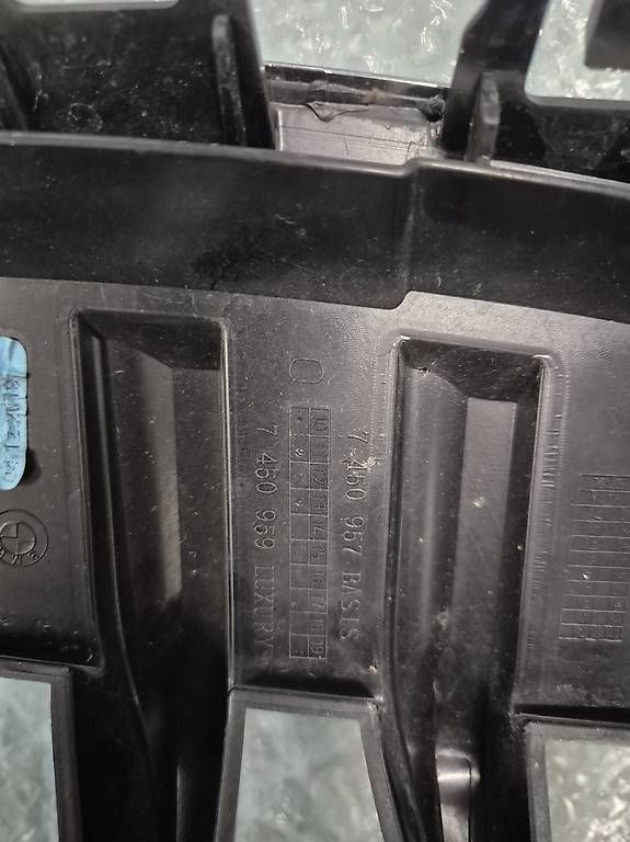 BMW Tutti pezzi di ricambio auto: Bmw 1 1er F40 grill – Usato da Schlieren venduto da sta_h8mn 3