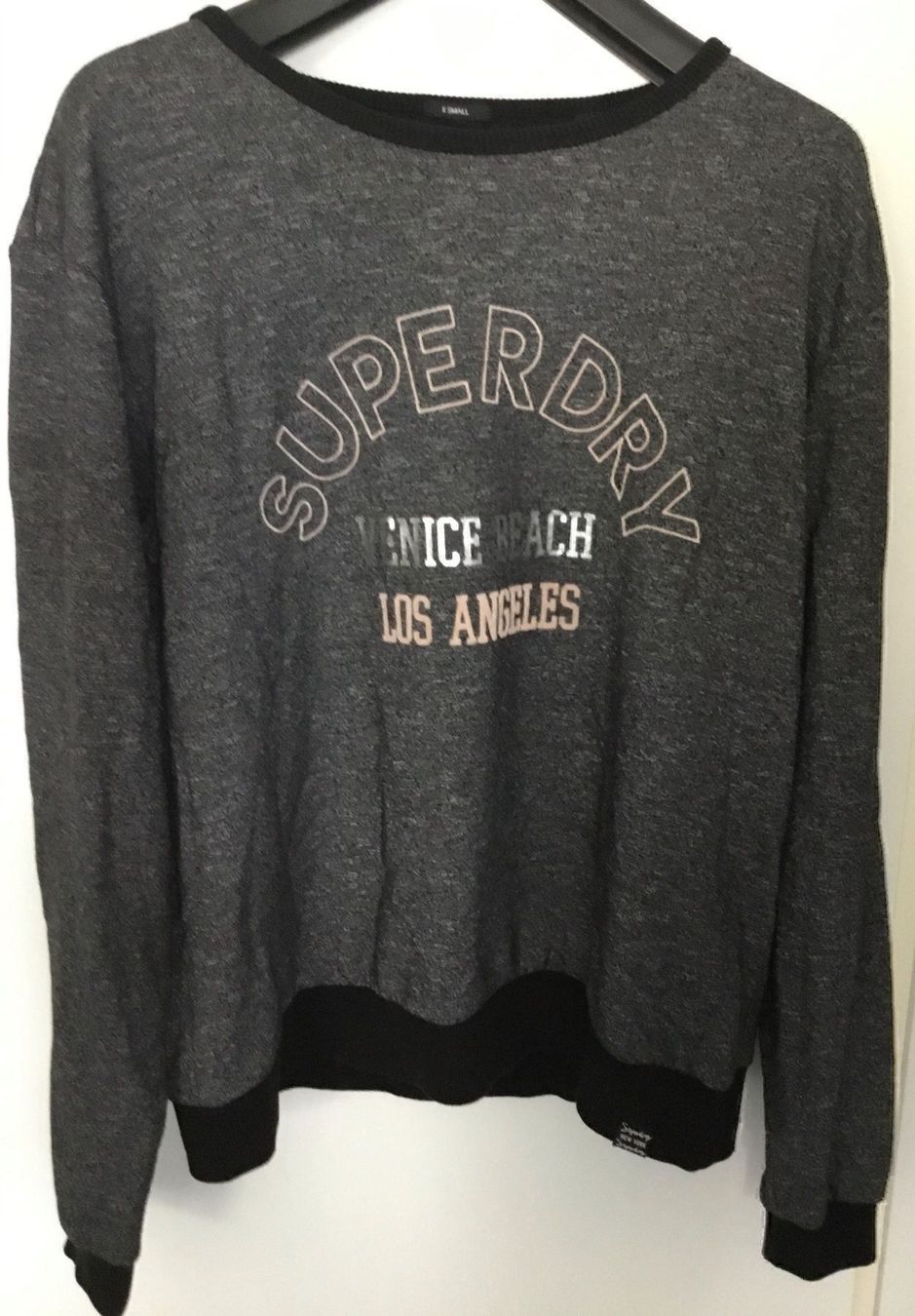 Maglioni & Felpe: Superdry, cooler Pullover mit Schriftzug – Usato da Niederweningen venduto da baghirac
