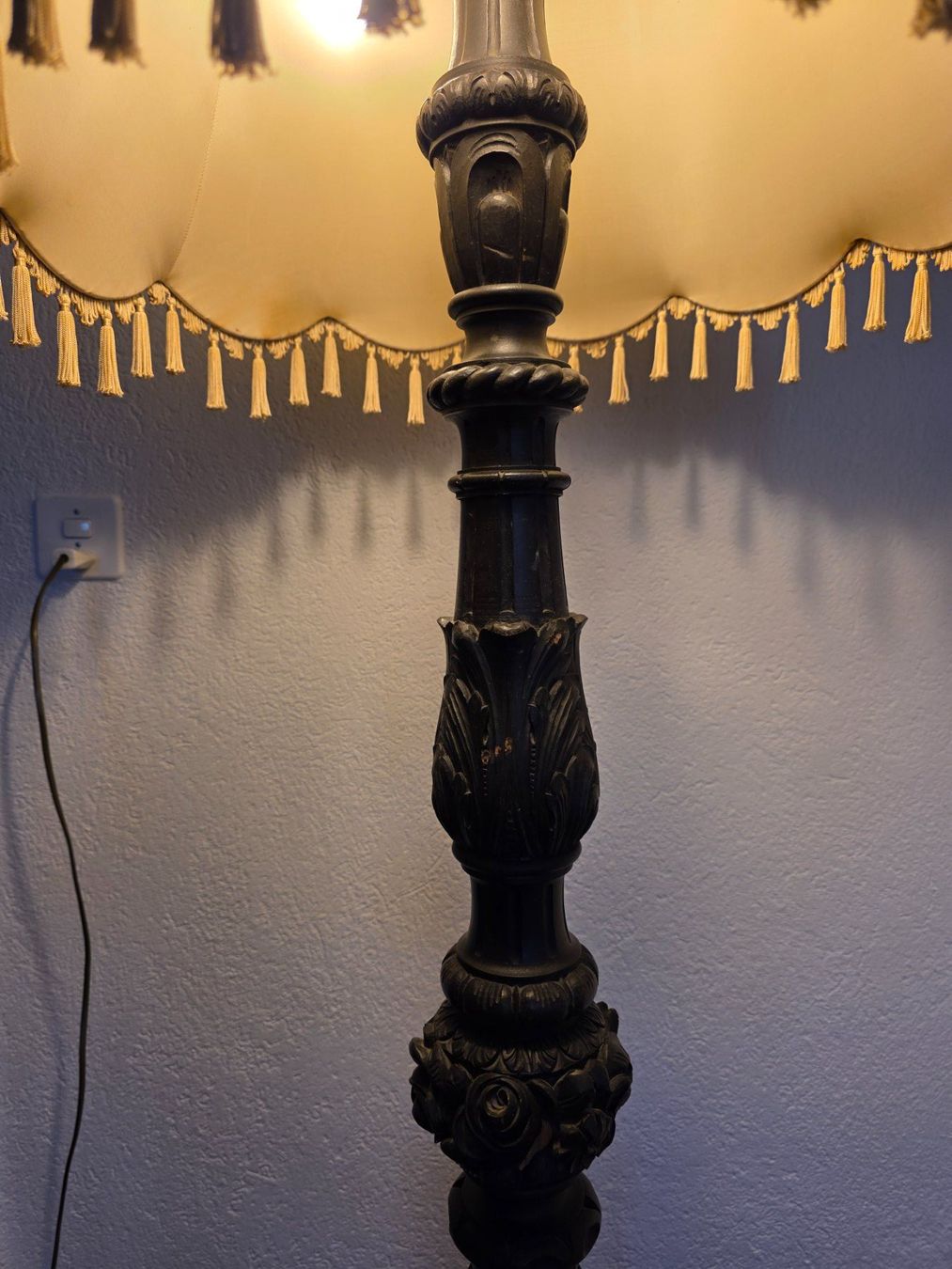Lampes: robuste antike Ständerlampe Leuchte Schirm Stehlampe Lampe – D'occasion à Walterswil BE par Lonitti 3