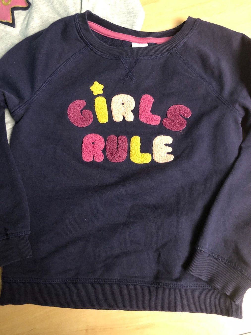 C&A Pullover & Sweatshirts: 2 C&A Sweatshirt Gr.122 – Gebraucht aus Obergerlafingen von cabo4 2