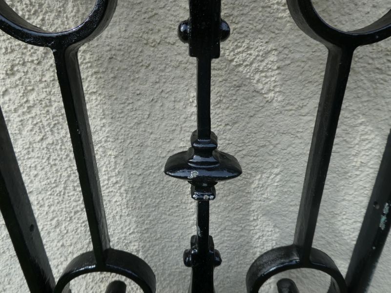 Griglie e Inferriate: Fenstergitter aus Gusseisen – Usato da Magden venduto da Renner22 3
