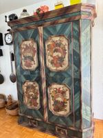 Bauernschrank, 17. Jahrhundert, wunderschön bemalt