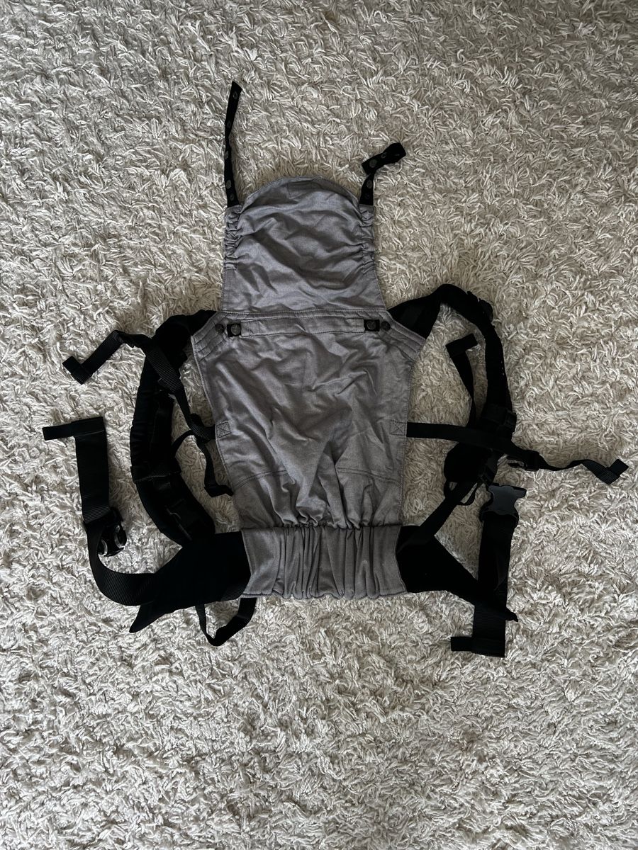 Porte-bébés ventraux & dorsaux: Baby carriers – D'occasion à Zug par kar_vq6b