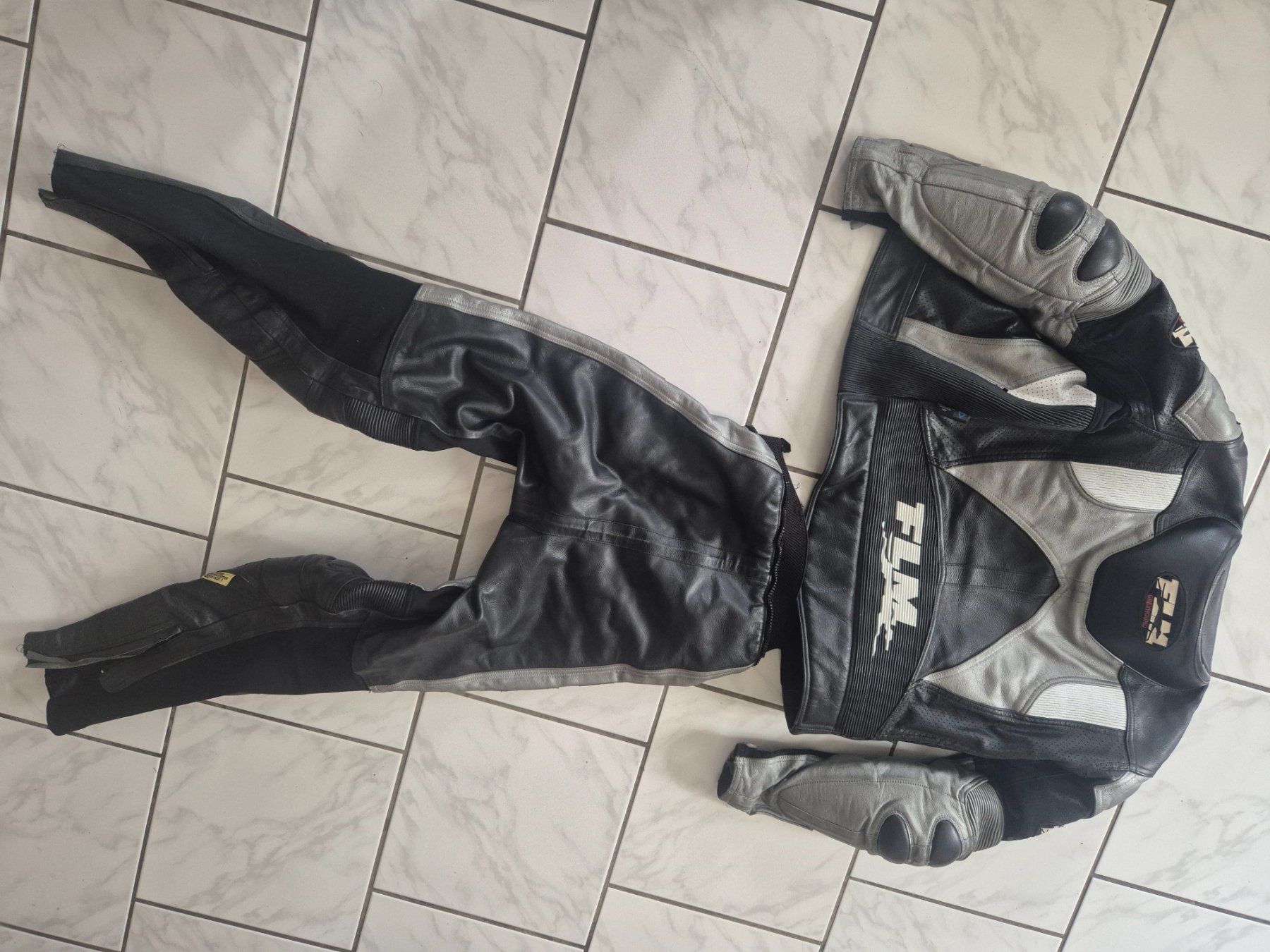 FLM Kleiderpakete: FLM Lederkombi Herren Gr. 102 motorrad – Gebraucht aus hallau von Schrotti 1