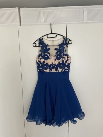 Kurzes Cocktailkleid / Chi Chi London / royalblau / Gr. 8