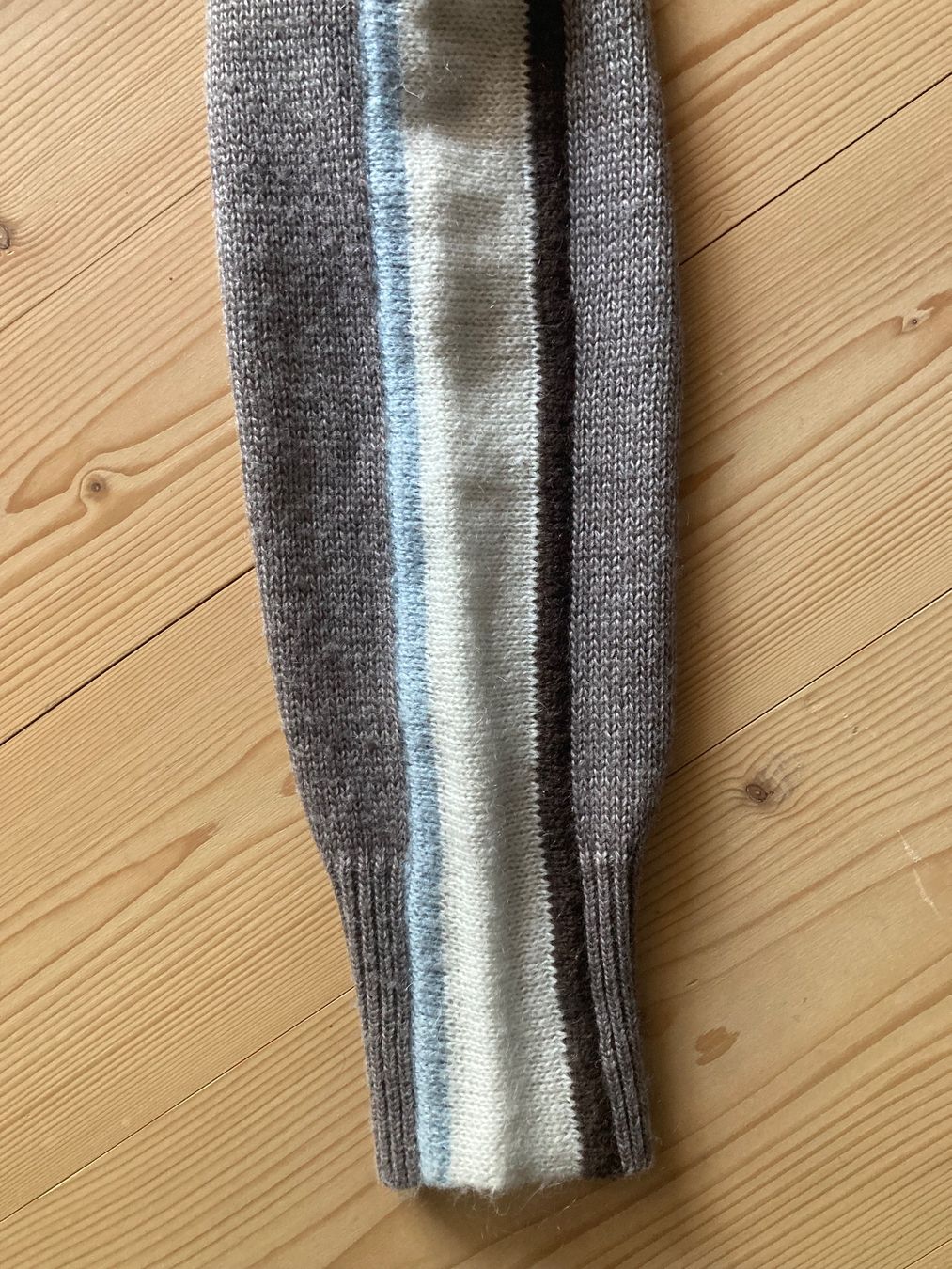 Diesel Maglioni & Felpe: Pullover Diesel mit V-Neck und Galonstreifen – Usato da Sursee venduto da Auktion29 3