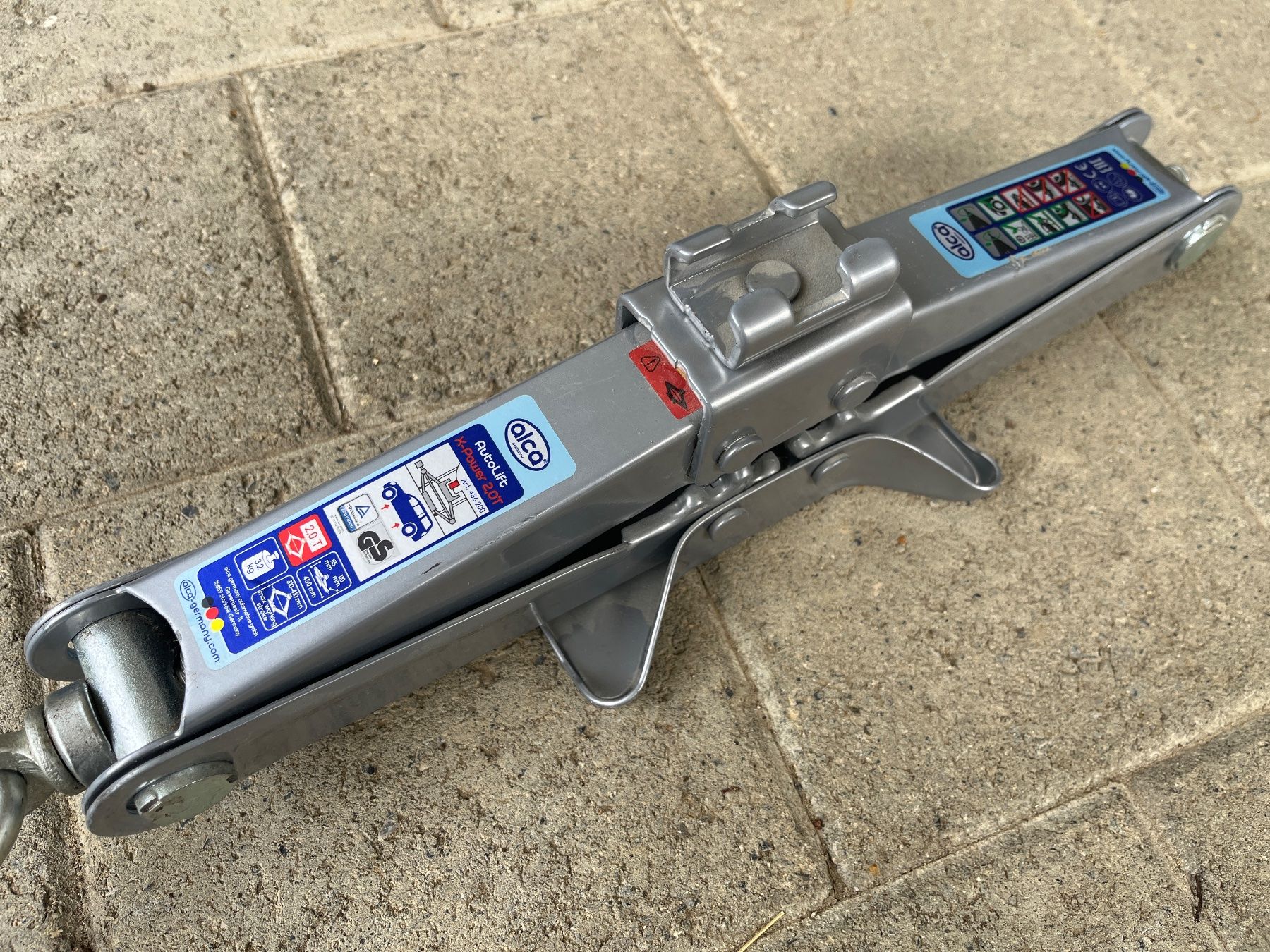 Piattaforme elevatrici & Crick: Wagenheber | Scherenwagenheber | Auto Lift 2t – Usato da Humlikon venduto da snowpeak101 1