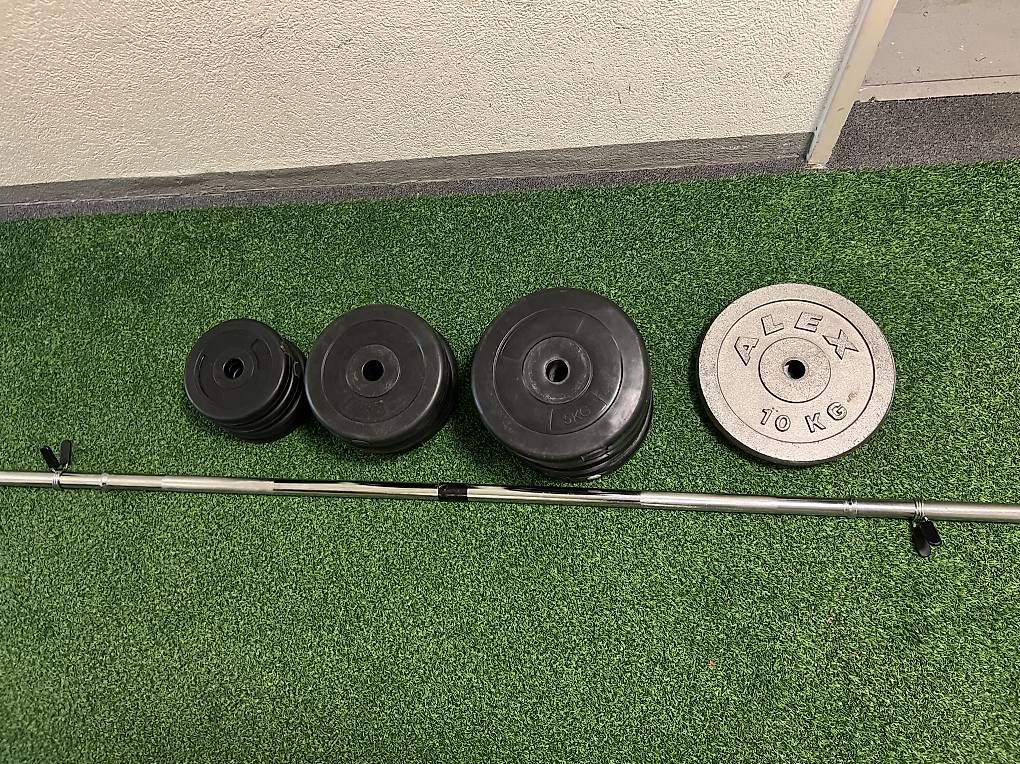Hanteln & Gewichte: Langhantelset mit 55kg Gewicht – Gebraucht aus Arlesheim von FS_79