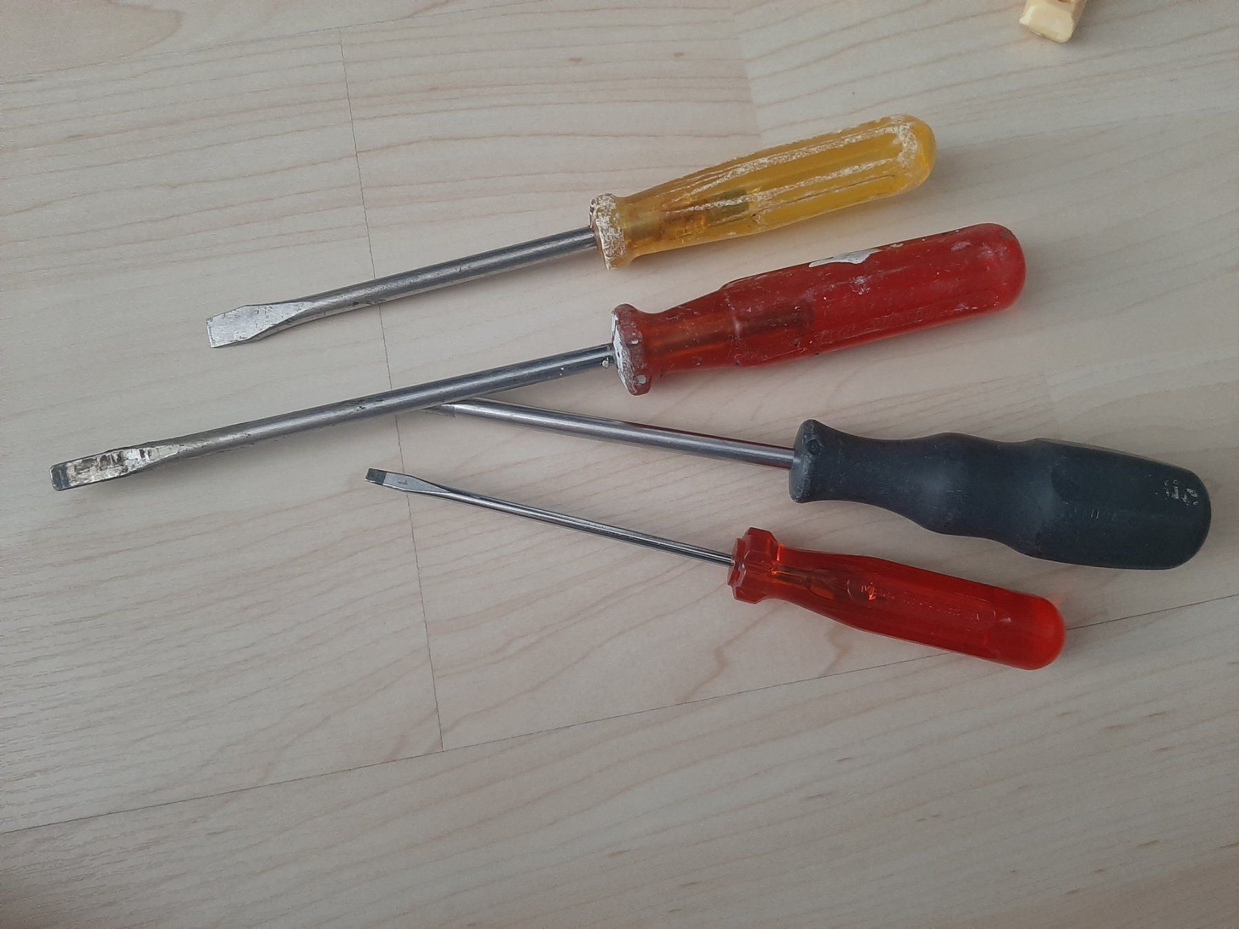 Alle Werkzeuge: K..48) Schraubenzieher gemäss Bilder – Gebraucht aus Rickenbach b. Wil von Sunshine224 1