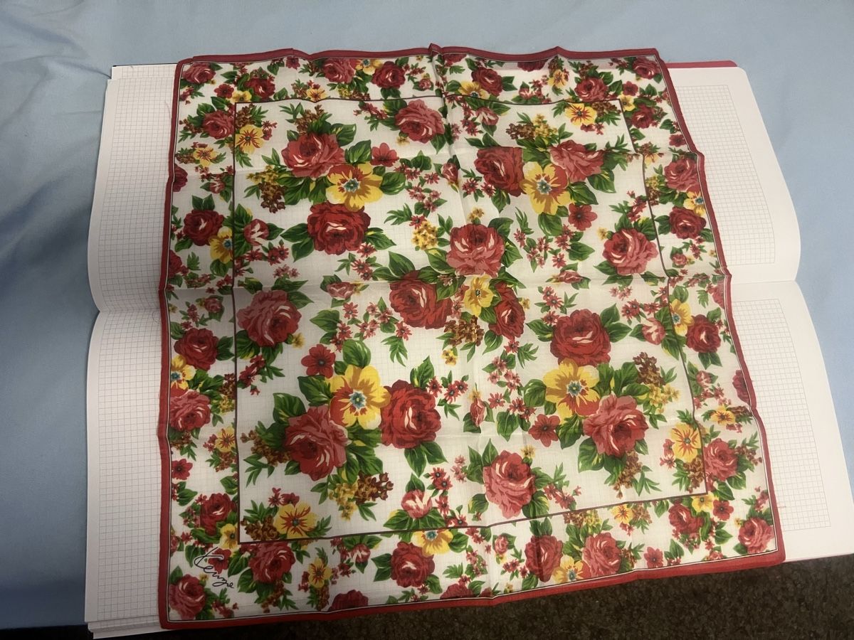 Kenzo Foulard & Sciarpe: Kenzo Vintage Floral Tuch – Nuovo (secondo la descrizione) da Bern venduto da fen_7rn8 1