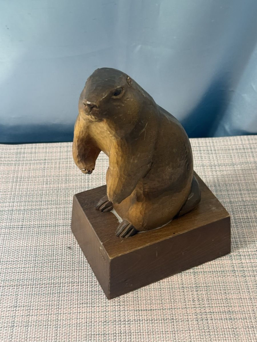 Skulpturen & Statuen: Brienzer Holzschnitzerei WEGUMA Murmeltier ca. 22 cm – Gebraucht aus Grenchen von swiss.antiques 1