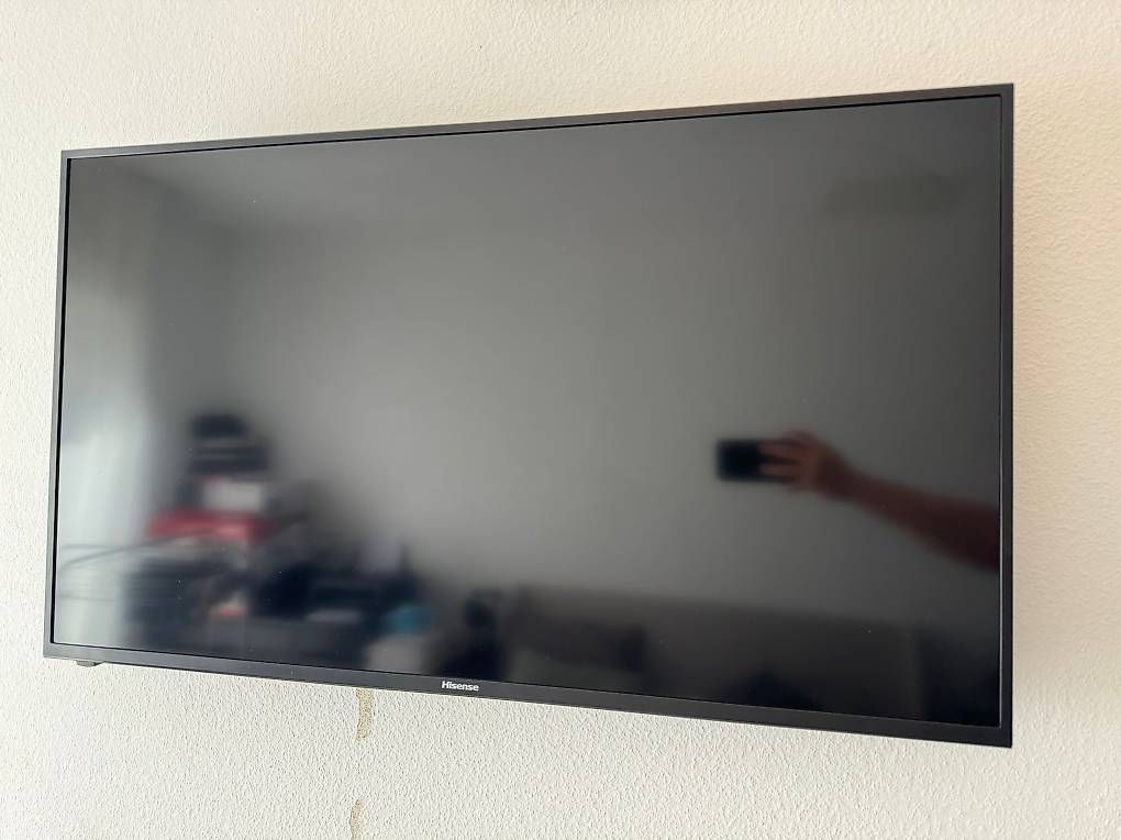 Televisori: Télé Hisense avec support mural  – Usato da Servion venduto da tat_rpx8
