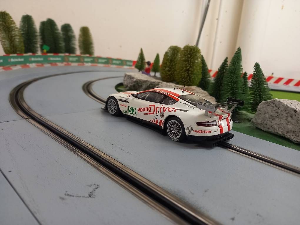 Carrera Piste: Scalextric 132 / Carrera Evolution Aston Martin DBR9 GT1 – Usato da Langenthal venduto da noa_9wcy 2