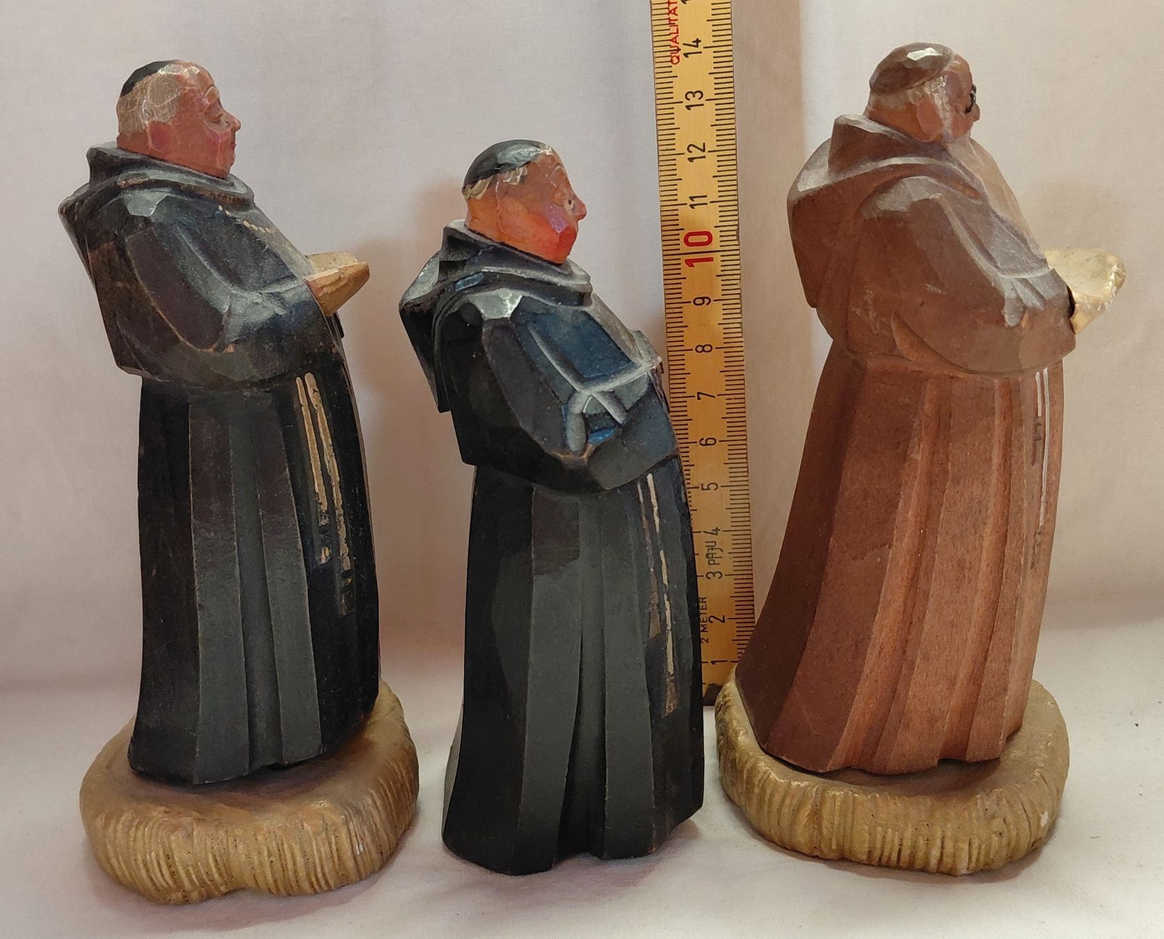 Skulpturen & Statuen: 3 geschnitzte antike Mönchsfiguren Huggler Brienz – Gebraucht aus Trogen von Limboo 6
