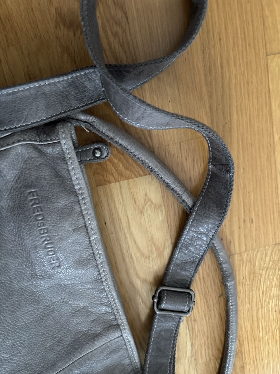 FredsBruder Borse da donna: FredsBruder  Tasche Grau Leder – Usato da langenthal venduto da rundholz7 6