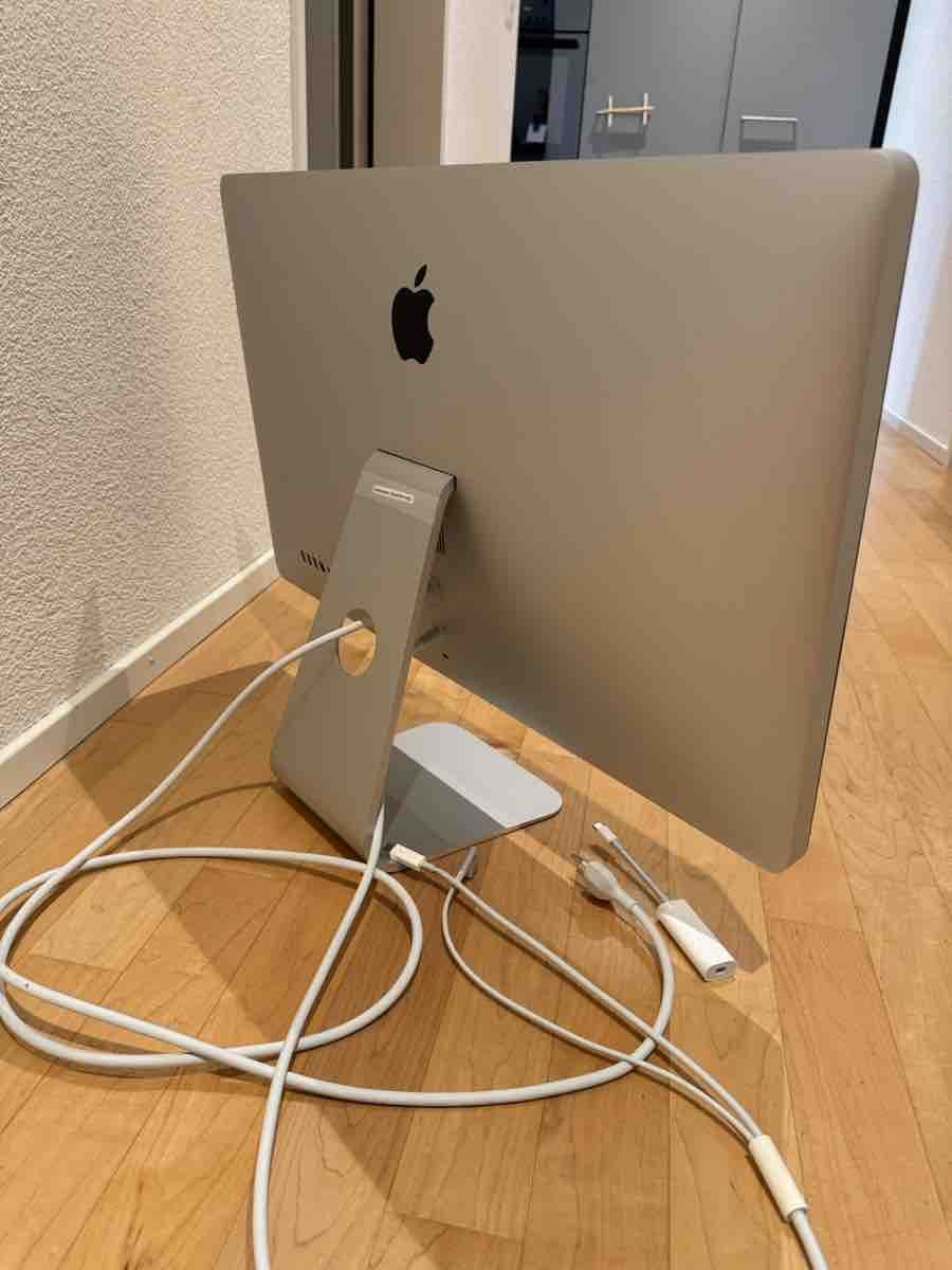 Apple Monitor: Apple Thunderbolt Display 27" (A1407) + Apple Magic Keyboard – Usato da Zürich venduto da egg_NLL33 7