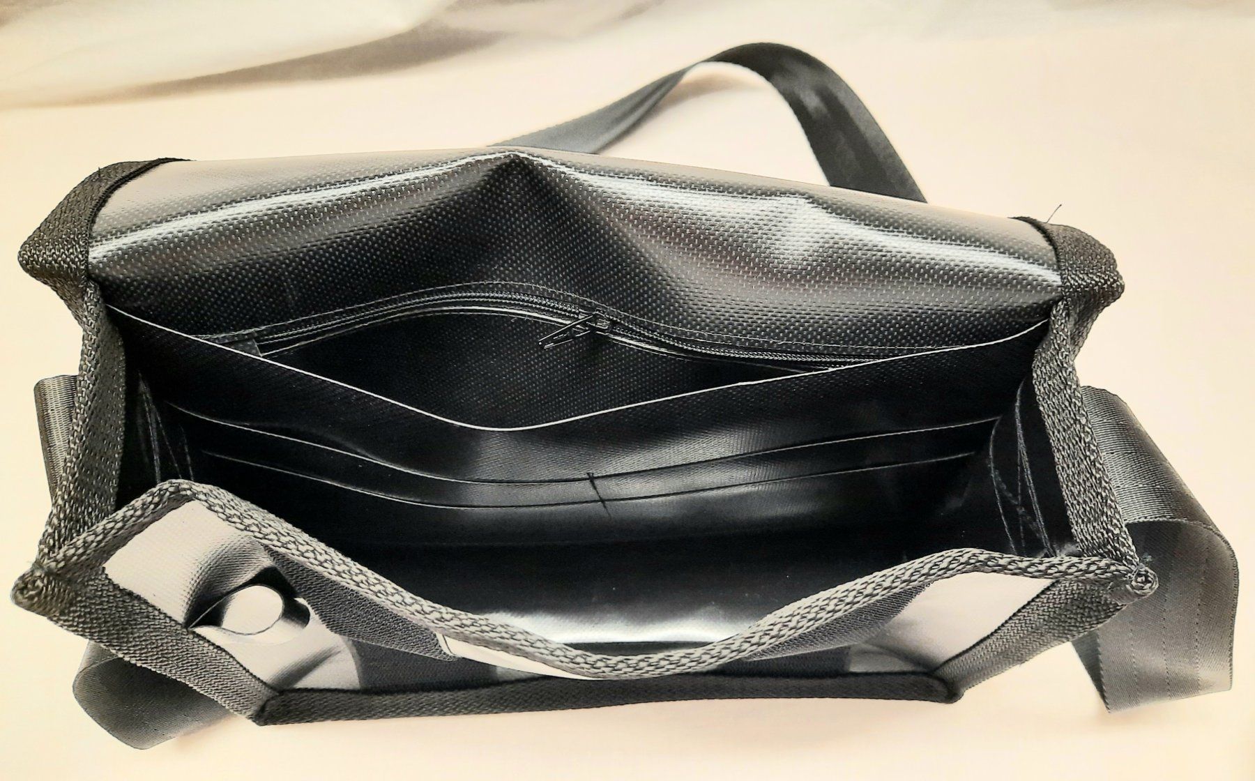 Sacs femmes: Blachen - Handtasche Neu CHF. 32.00 – Neuf (Voir description) à Spreitenbach par Margot-09 2