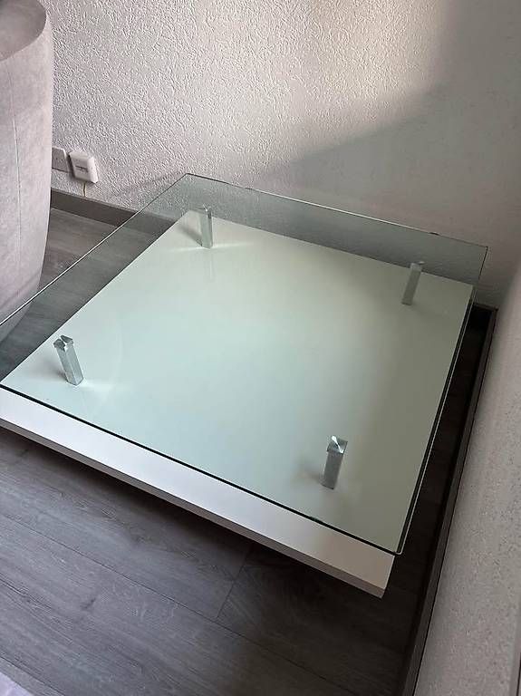 Tavoli: A vendre table basse avec plateau en verre – Usato da Aire-la-Ville venduto da Steve72