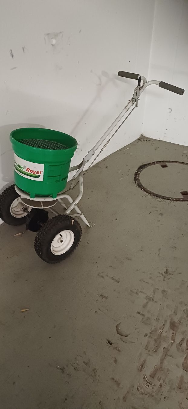 Altro in Utensili da giardino: Streuwagen – Usato da uster venduto da Neaele