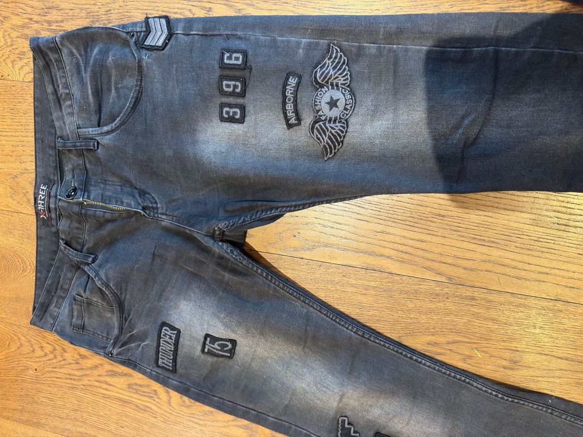 Jeans: 5x schwarze Jeans Grösse 30/32 – Usato da Niederbüren venduto da poschti 2