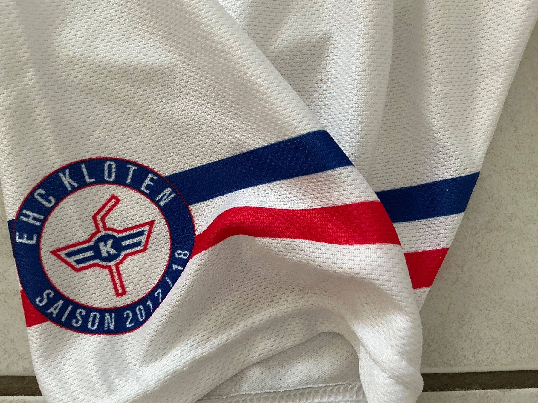 Leibchen & Hosen: EHC Kloten Trikot / 2017-2018 / Grösse M – Neu (gemäss Beschreibung) aus Dübendorf von Shreck 2