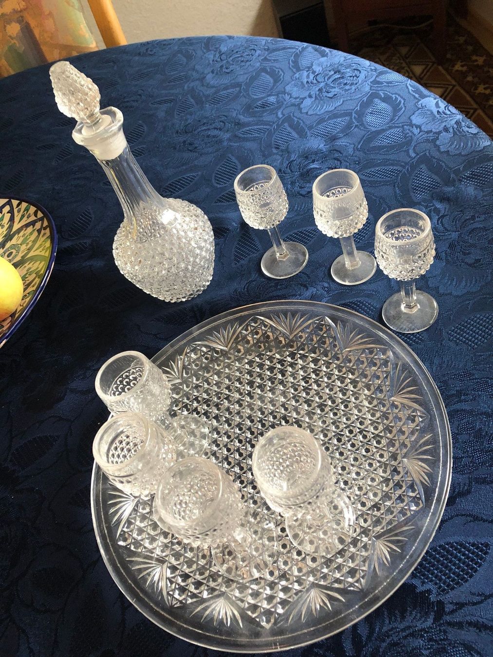Caraffe: Wunderschöner Glas-Likör-Service auf Teller – Usato da Eschenz venduto da glaro14 2