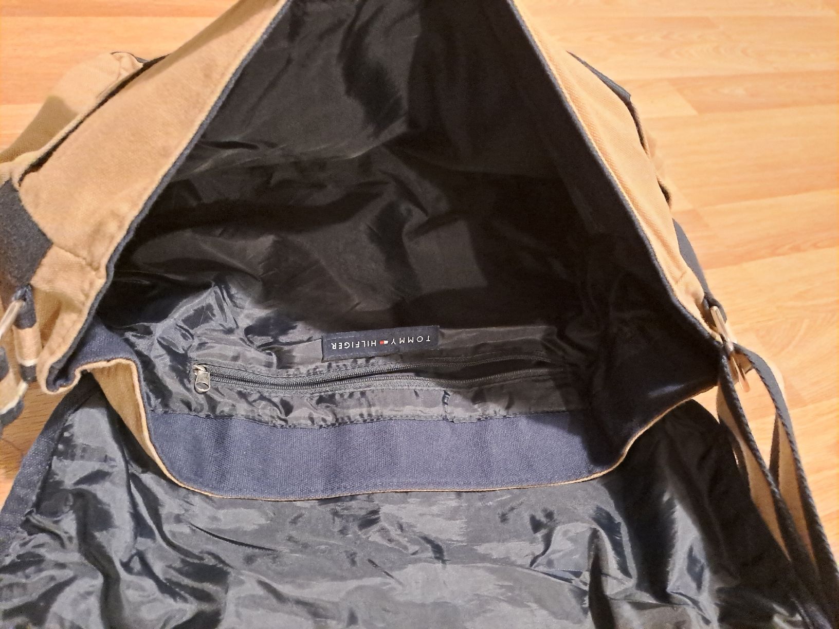 Tommy Hilfiger Borse: Tommy Hilfiger Umhängetasche – Usato da Basel venduto da suberi_Sach 4