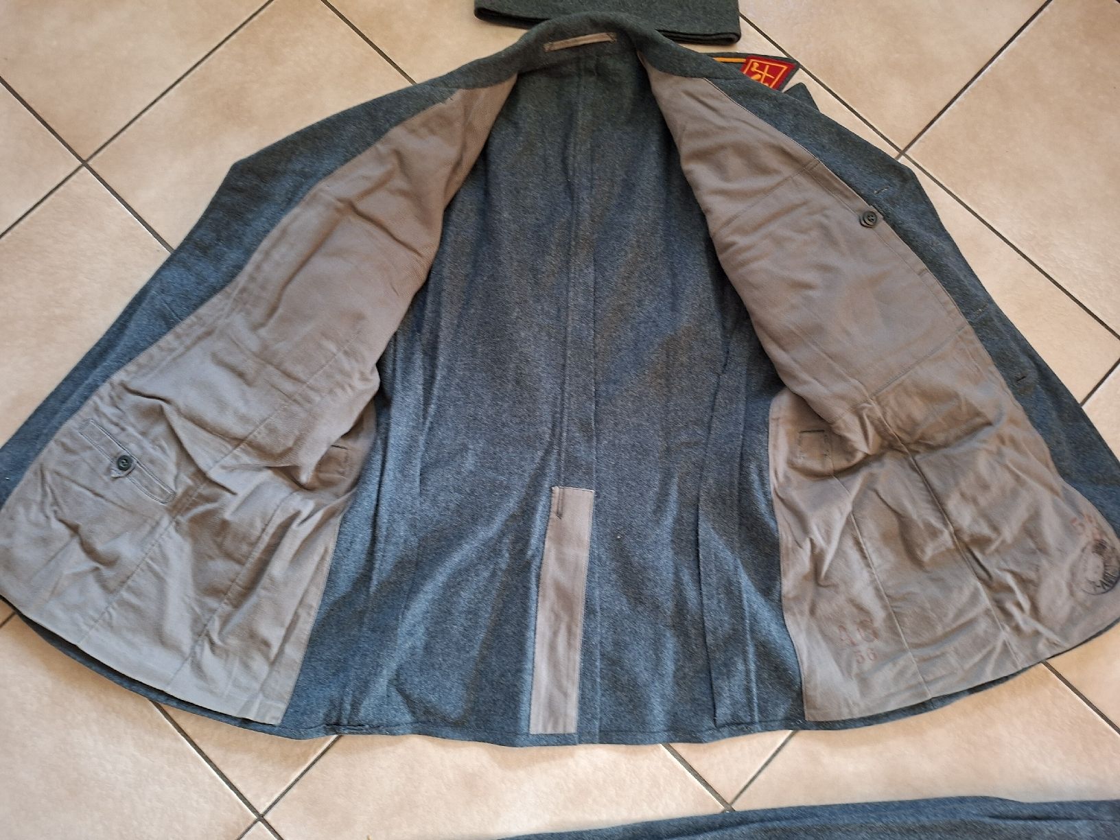 Schweizer Armee Uniformi: Antike Schweizer Armee Militär Uniform mit Mutz  – Usato da Schwanden Sigrisw venduto da len_9yqg 2