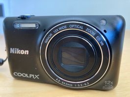 Nikon Coolpix S6600 Digitalkamera schwarz mit Zubehör
