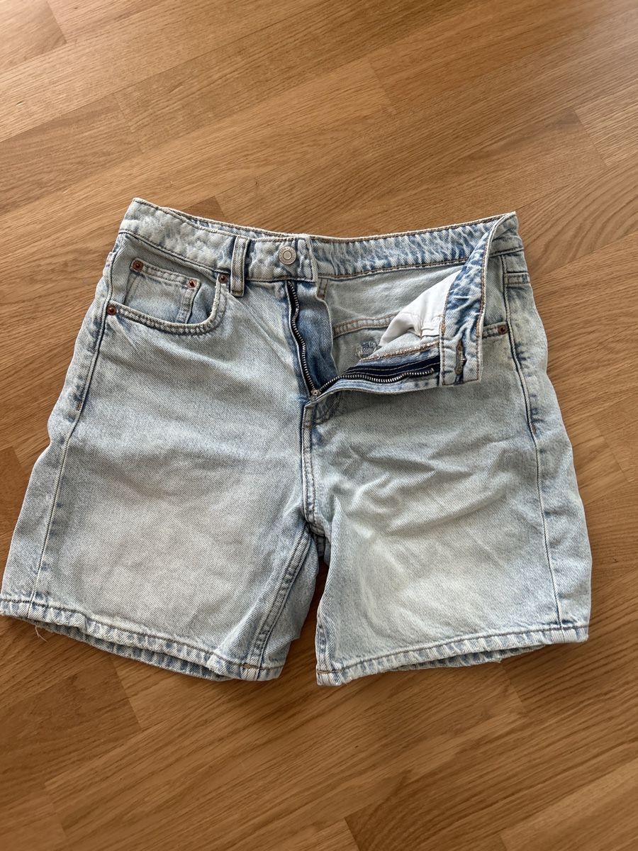 Zara Jeans: Zara Shorts  – Usato da Zürich venduto da mar_6xcq