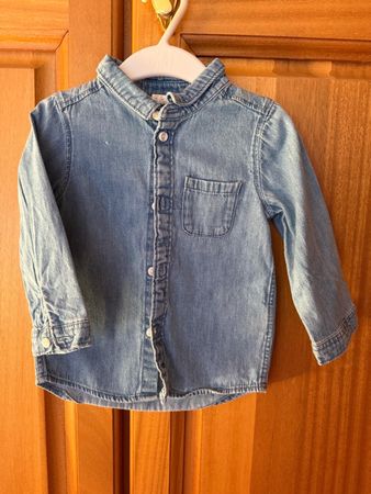 Chemise en jean H&M bébé taille 80 - Parfaite pour l'été!