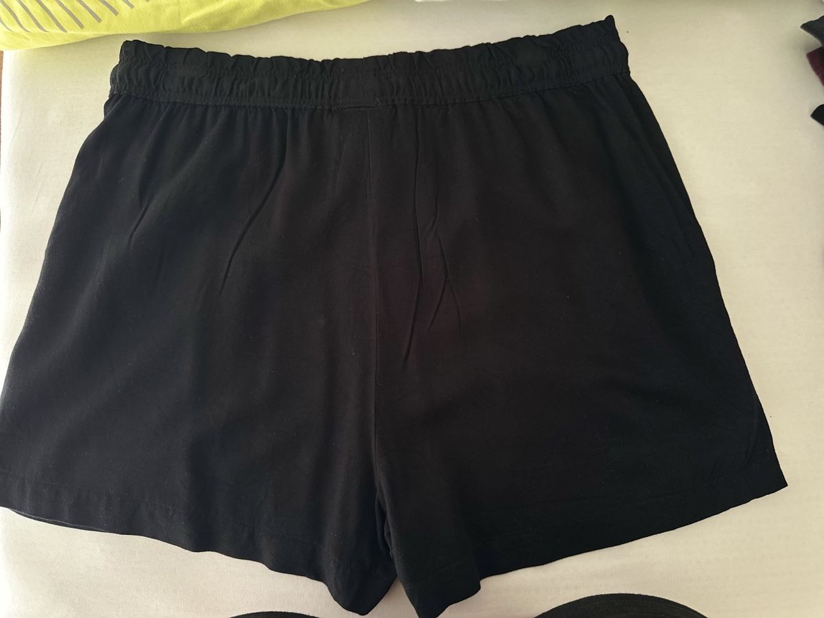 Pantaloni: Black Shorts – Usato da Erlinsbach SO venduto da dikaan 7