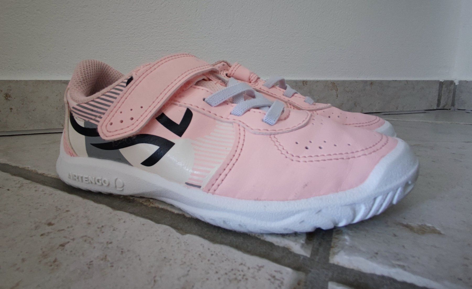 Decathlon Schuhe für Mädchen: ARTENGO SPORTSCHUH GR.31 – Gebraucht aus Chur von Rodanisa 2