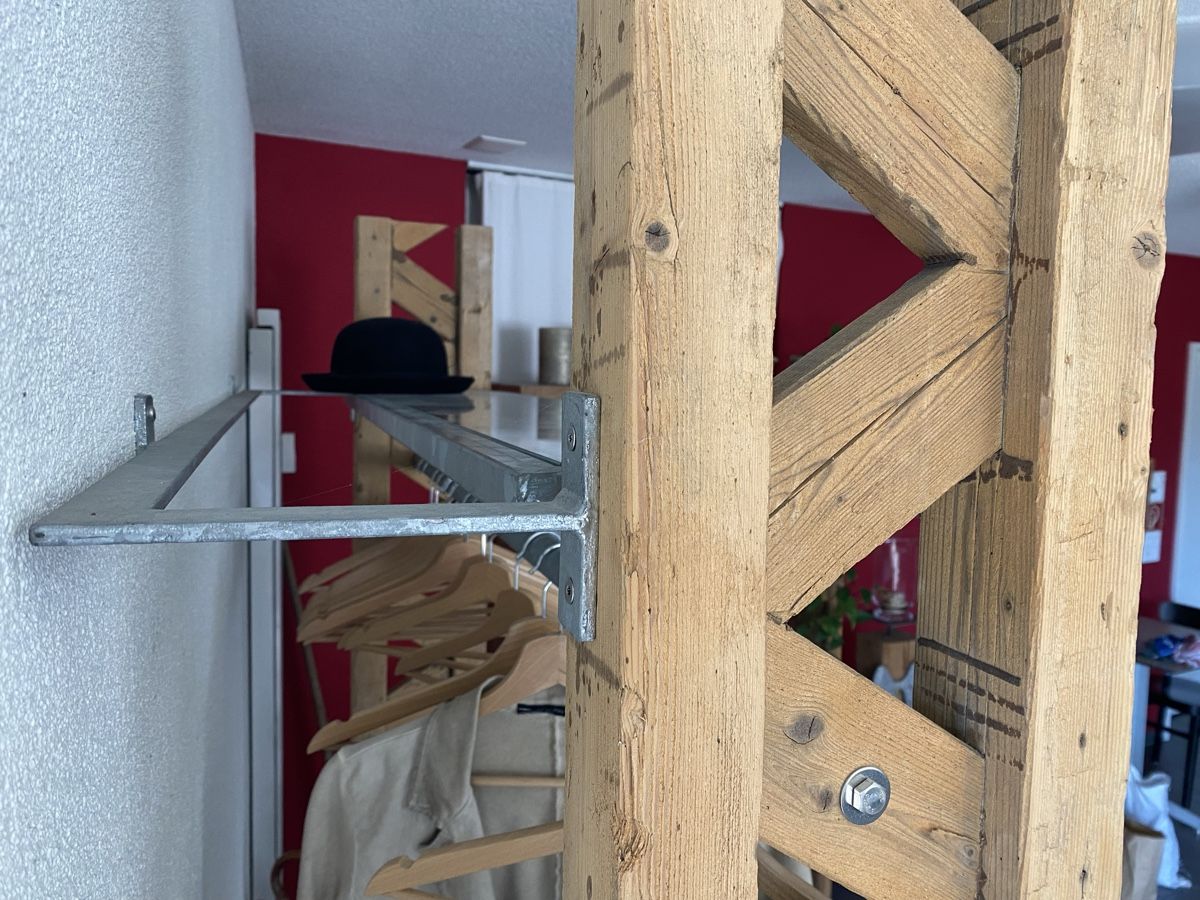 Guardaroba: Handgefertigte Garderobe (Unikat) – Nuovo (secondo la descrizione) da Safnern venduto da Pe_ei 1