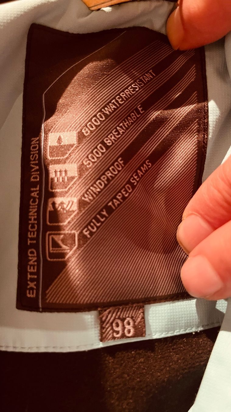 Anzüge: Skijacke, Hose gratis – Gebraucht aus Schönenbuch von  6