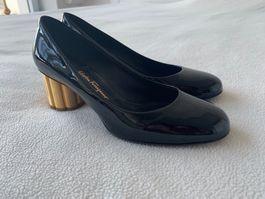 Original Salvatore Ferragamo Lackleder Pumps – Flower Heel