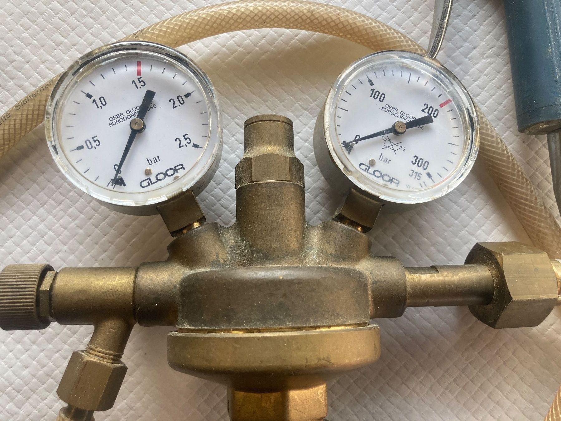 Tutti gli attrezzi: Druckreduzierventil Gloor Argon / CO2 – Usato da Rothrist venduto da Teddy9915