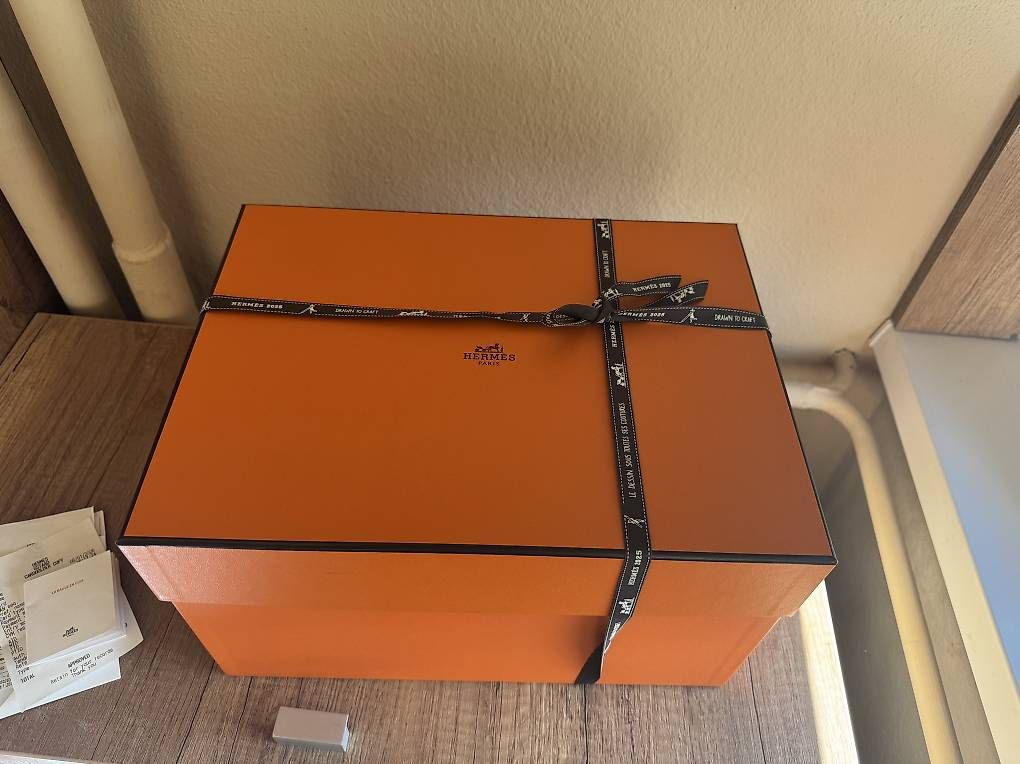 Hermès Sonstige Dekorationen & Accessoires: Originale Hermès Luxus-Box – Gebraucht aus Emmetten von kel_982x 2