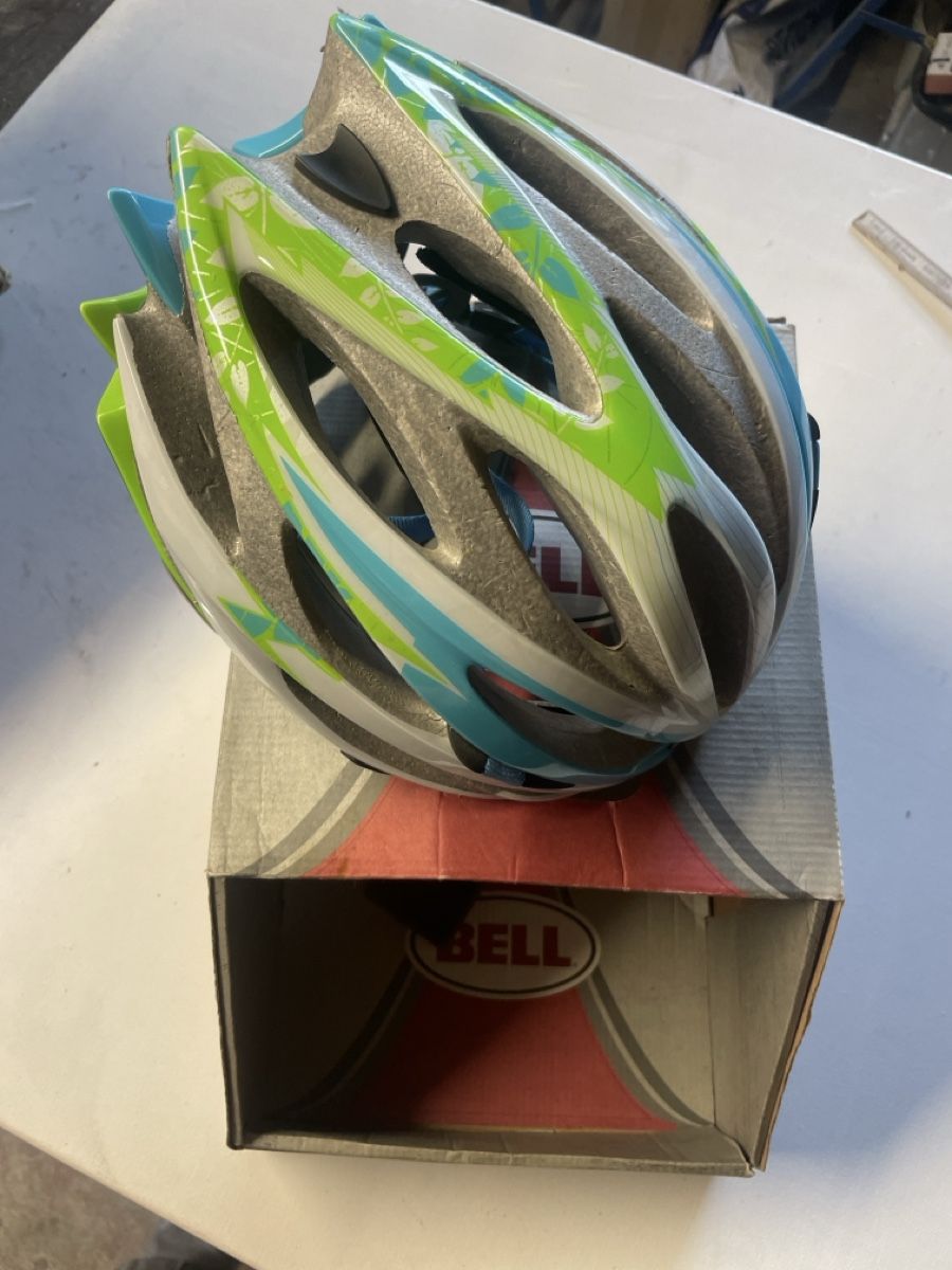 Bell Caschi: Bell Array Fahrradhelm Grösse S leicht gebraucht – Usato da Trimbach venduto da NooLimits