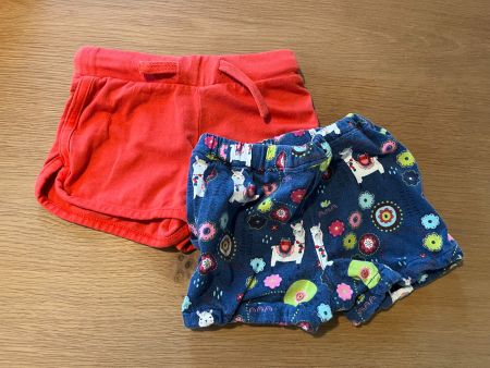 2 Kurze Hosen Baby Größe 62/68