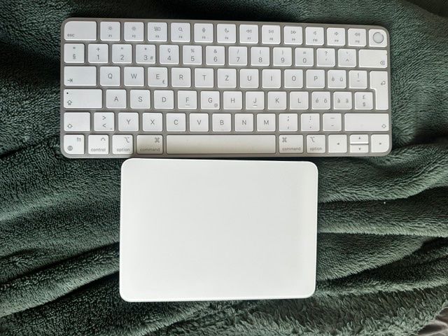 Apple Tastiere: Apple Magic Trackpad & Magic Keyboard mit Touch ID – Usato da Luzern venduto da Ser_W 6
