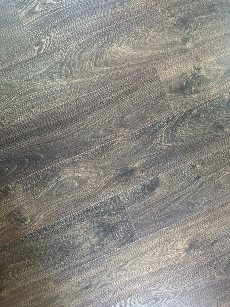 Bodenbeläge: Laminatboden, dunkle Eiche Optik, ca. 10m2 – Gebraucht aus Wiedlisbach von stueba7 1